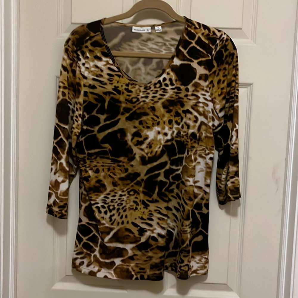 Leopard print top